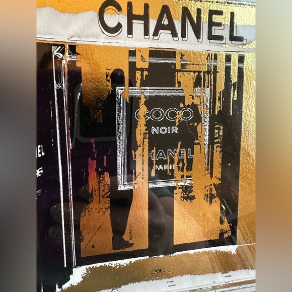 Beautiful Oliver Gal 31 Rue Cambon Framed 11” x 14” Framed Floating Art - Picture 11 of 16